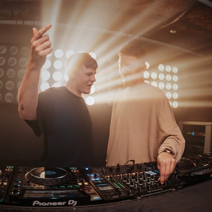 parasiit album by SAMO & Vunx - Drum and Bass Cover Art