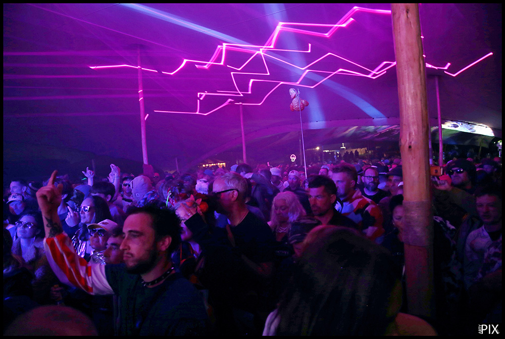Mucky Weekender 2025 crowd by Artypix